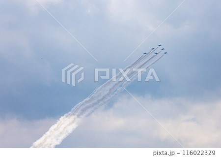 ブルーインパルスの航空ショー ブルーインパルスの航空ショー 116022329