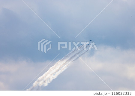 ブルーインパルスの航空ショー 116022333