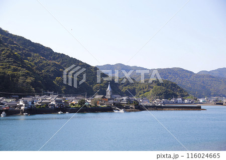 対岸から見た入り江の崎津教会と集落 対岸から見た入り江の崎津教会と集落 116024665