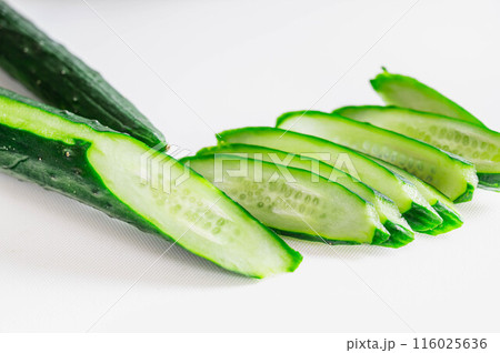 きゅうりをスライスする きゅうりをスライスする 116025636