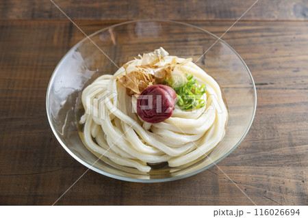 冷やしぶっかけうどん 梅干し 冷やしぶっかけうどん 梅干し 116026694