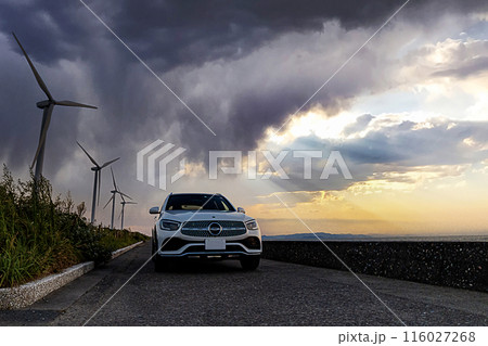 高級車と夕焼け 高級車と夕焼け 116027268