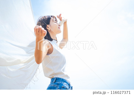 健やかな女性ポートレート 116027371