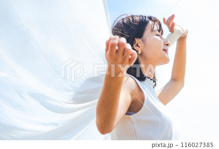 健やかな女性ポートレート 116027385