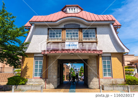 日本の東京都市景観 6月。田園調布駅の復元駅舎などを望む＝8日 116028017