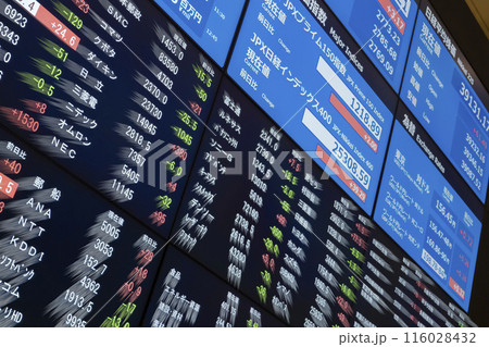 株価チャートを表示する青色のデジタルマルチディスプレイ 株価チャートを表示する青色のデジタルマルチディスプレイ 116028432