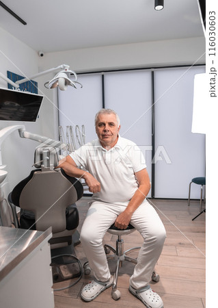 An attentive dentist who is attuned to a positive work atmosphere is ready to take care of all aspects of his patients' treatment and consultation. 116030603