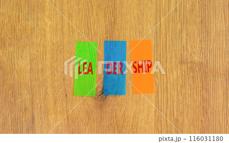 Leadership symbol. Concept word Leadership on beautiful colored paper. Beautiful wooden background. Business leadership concept. Copy space. 116031180