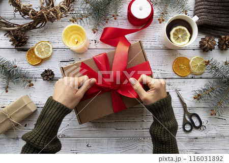 close up hands holding ribbon 116031892