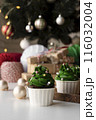 delicious christmas cupcakes arrangement 116032004
