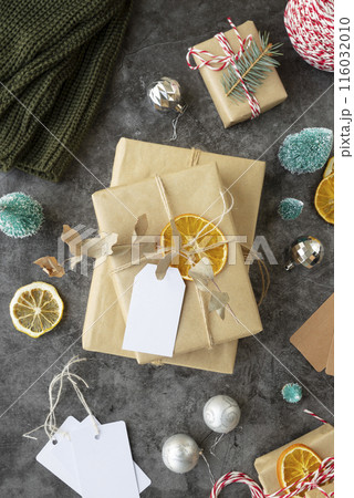 view christmas presents arrangement 116032010