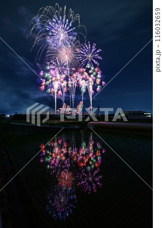 水田に映る京都芸術花火 リフレクションは絵画の様5 水田に映る京都芸術花火 リフレクションは絵画の様5 116032659