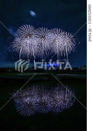 水田に映る京都芸術花火 リフレクションは絵画の様4 水田に映る京都芸術花火 リフレクションは絵画の様4 116032660