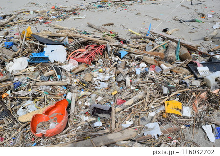 海岸の漂着物 環境問題 ゴミ問題 116032702