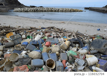 海岸の漂着物 環境問題 ゴミ問題 海岸の漂着物 環境問題 ゴミ問題 116032704