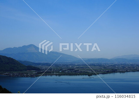 滋賀県琵琶湖パークウェイからみた伊吹山と琵琶湖 滋賀県琵琶湖パークウェイからみた伊吹山と琵琶湖 116034815