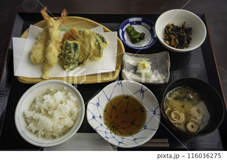 おいしそうな天ぷら御前 116036275