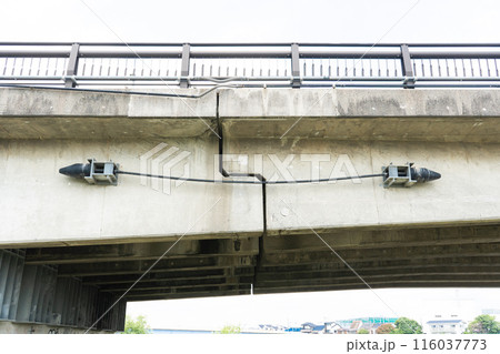 橋脚・橋に後から取り付けた落橋防止装置 116037773