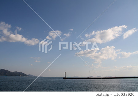 今治港の白灯台を望む 今治港の白灯台を望む 116038920
