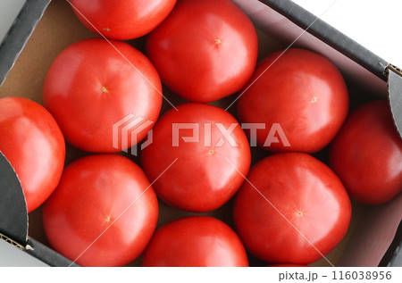 Buy a box of ripe tomatoes - Stock Photo [116038956] - PIXTA
