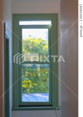 洋館の窓から見る横浜の風景 洋館の窓から見る横浜の風景 116039087