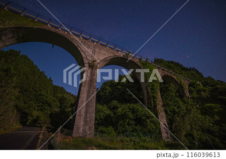 栗木野橋梁（金剛野橋）と星空 116039613