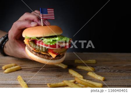 肉厚でジューシーなハンバーガー 肉厚でジューシーなハンバーガー 116040401