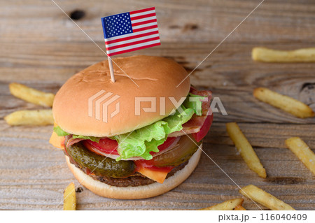 肉厚でジューシーなハンバーガー 肉厚でジューシーなハンバーガー 116040409
