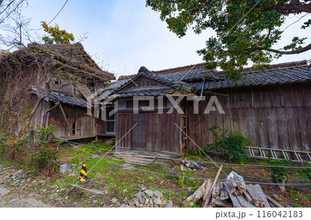 【重要伝統的建造物群保存地区】吉良川町　街中の廃屋　高知県室戸市 116042183