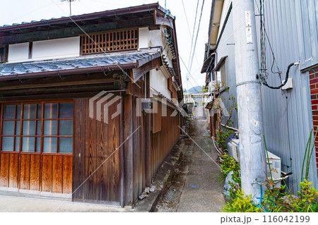 【重要伝統的建造物群保存地区】吉良川町　坂のある路地3　高知県室戸市 116042199