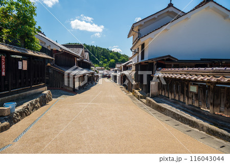 吹屋ふるさと村 青空と美しい重伝建の町並み 吹屋ふるさと村 青空と美しい重伝建の町並み 116043044