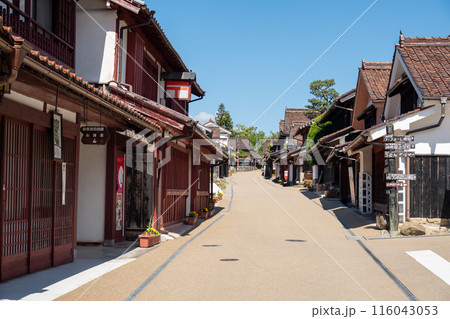 吹屋ふるさと村 青空と美しい重伝建の町並み 吹屋ふるさと村 青空と美しい重伝建の町並み 116043053
