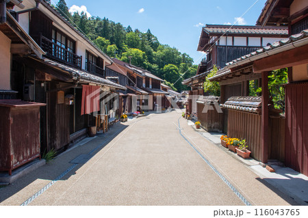 吹屋ふるさと村 青空と美しい重伝建の町並み 吹屋ふるさと村 青空と美しい重伝建の町並み 116043765
