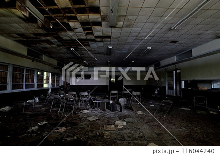 解体前の大学の合宿施設の廃墟 116044240