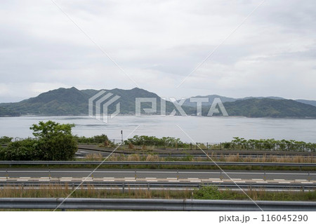 瀬戸田パーキングエリアから見える伯方島の風景 瀬戸田パーキングエリアから見える伯方島の風景 116045290