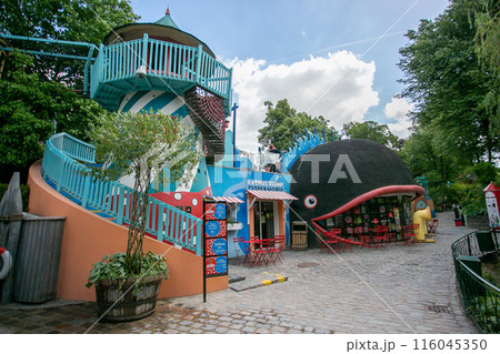 デンマーク・コペンハーゲンの初夏　チボリ公園　園内 116045350