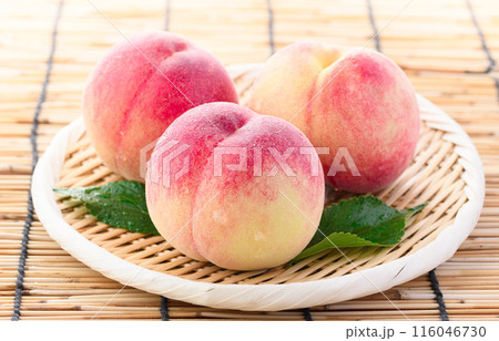 夏の果物 桃 （ 和歌山県産 もも ） 116046730