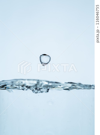 水しぶきのアクションショット 水しぶきのアクションショット 116046755