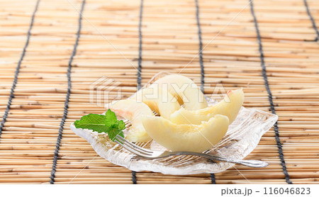 夏の果物 桃 （ 和歌山県産 もも ）カットイメージ 116046823