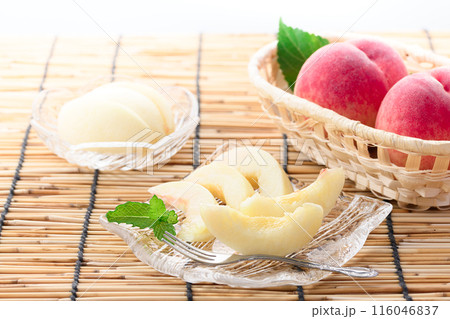 夏の果物 桃 ( 和歌山県産 もも )カットイメージ 夏の果物 桃 ( 和歌山県産 もも )カットイメージ 116046837