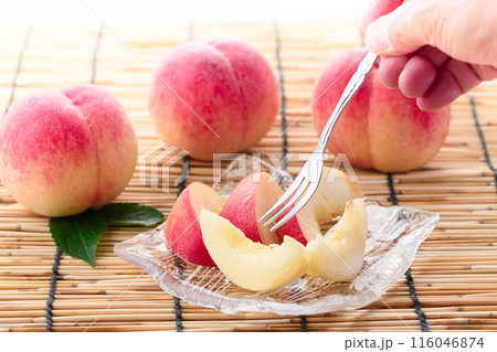 夏の果物 桃 ( 和歌山県産 もも )カットイメージ 夏の果物 桃 ( 和歌山県産 もも )カットイメージ 116046874