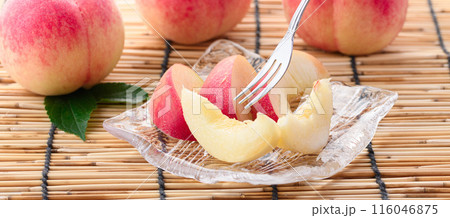 夏の果物 桃 ( 和歌山県産 もも )カットイメージ 夏の果物 桃 ( 和歌山県産 もも )カットイメージ 116046875
