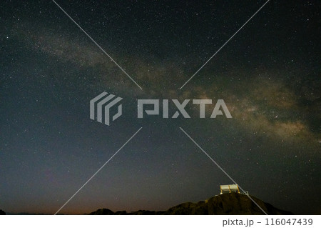 南房総、野島埼灯台の白いベンチと天の川 116047439