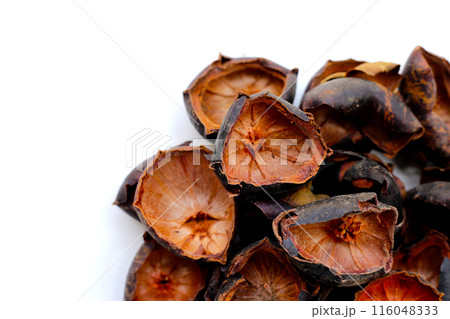 Dried mangosteen peels on white background. 116048333