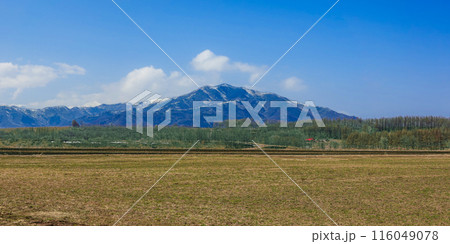 十勝平野から日高山脈（北海道芽室町） 116049078