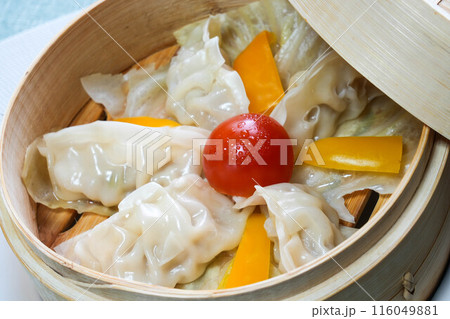 せいろで蒸した餃子 116049881