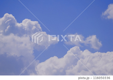 雲のある青空 (背景素材） 116050336