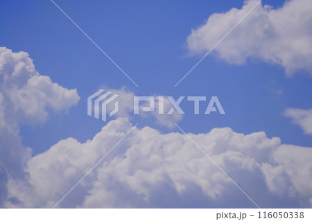 雲のある青空 (背景素材) 雲のある青空 (背景素材) 116050338