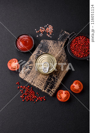 Round metal can with canned meat or fish with a key 116051114