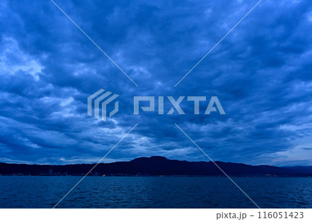比叡山に纏う低い雲 比叡山に纏う低い雲 116051423